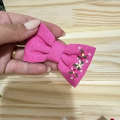 Laço em Linho Bordado M - Cucundê Kids