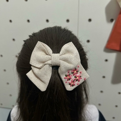 Laço em Linho Bordado G - Cucundê Kids