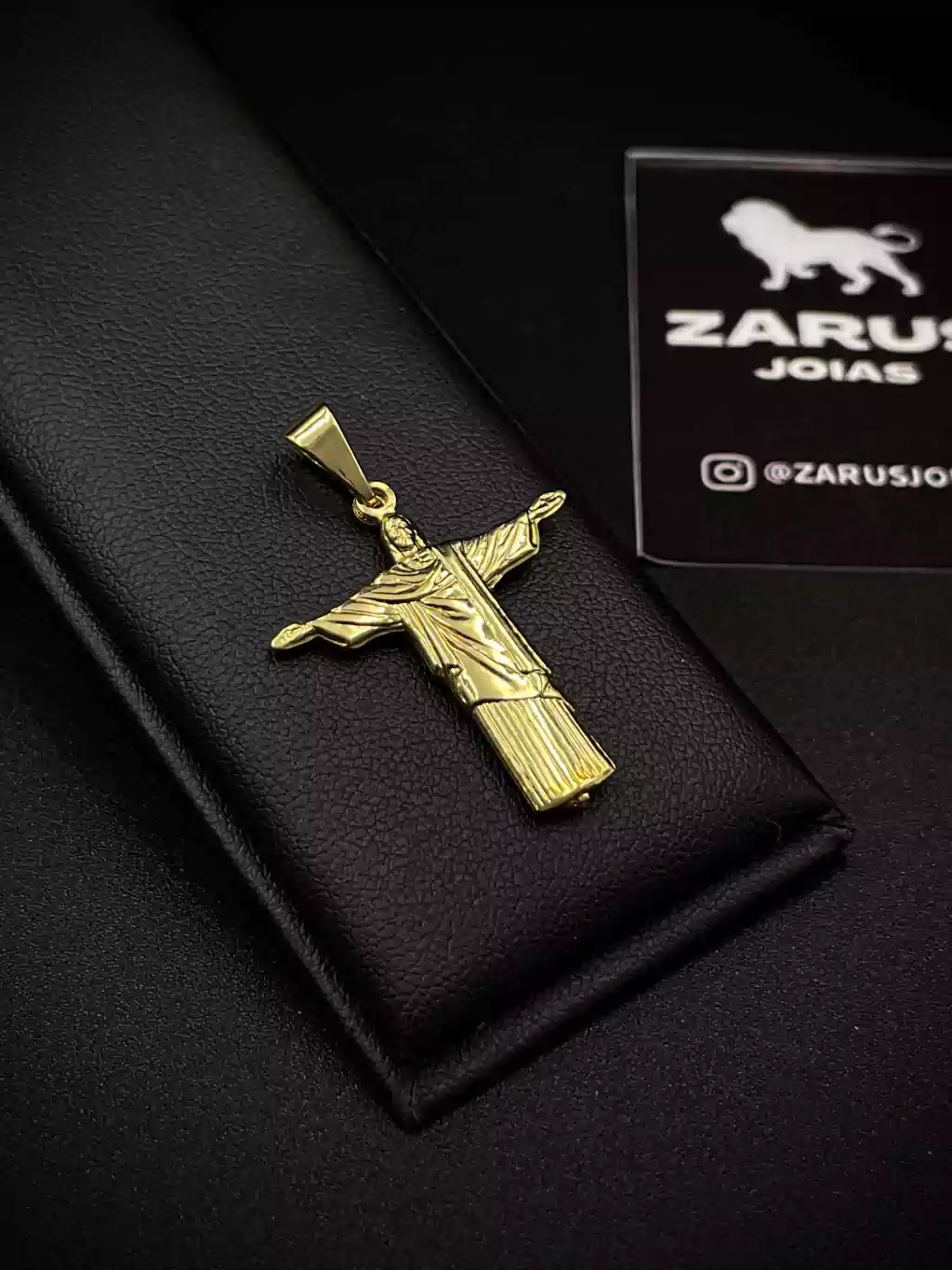 Pingente Cristo RIO Banhado a Ouro 18K