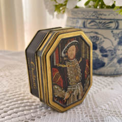 LATA VINTAGE CHURCHILL´S LONDON HENRY EL OCTAVO - comprar online