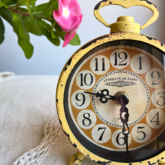 RELOJ ANALÓGICO AMARILLO REDONDO - comprar online