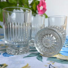 SET DE 4 VASOS DE VIDRIO PRENSADO - María Historieta