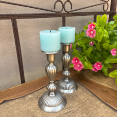 PAR DE CANDELABROS DE METAL PLATEADO ESTILO LUIS XVI - tienda online