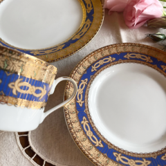 Imagen de TRÍO DE TÉ ESTILO VERSACE EN AZUL Y ORO DE PORCELANA