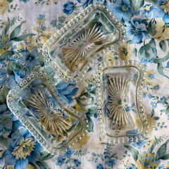 SET DE 3 PLATOS AUXILIARES DE VIDRIO PRENSADO DE 18,5 CM X 10,5 CM - comprar online