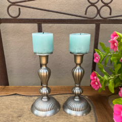 PAR DE CANDELABROS DE METAL PLATEADO ESTILO LUIS XVI - comprar online