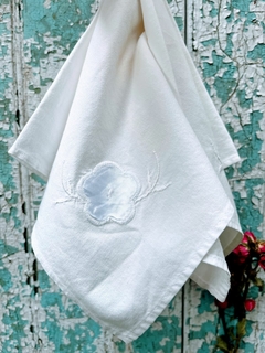 SET X 2 SERVILLETAS DE ALGODÓN CON DETALLE DE FLOR en internet
