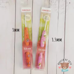 Agulha de Crochê cabo emborrachado estampado Círculo - Novelo de Urso Armarinho
