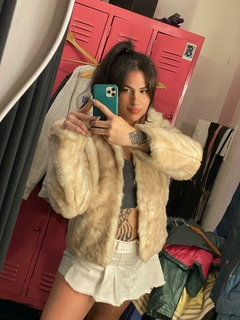 ABRIGO DE PIEL SINTETICA - BEIGE