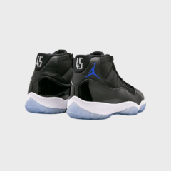 Jordan 11 "Space Jam" na internet