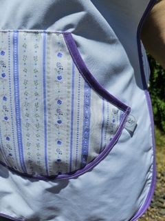 Blanco dos broches. Florcitas lilas. Bies violeta - tienda online