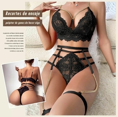Conjunto negro con ligueros y cadenas chica