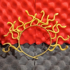Medusa diadema con serpientes chicas