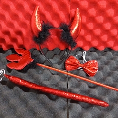 KIT DIABL@ DIADEMA CUERNOS, TRINCHE, COLA, MOÑA