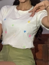 T-shirt corações coloridos off