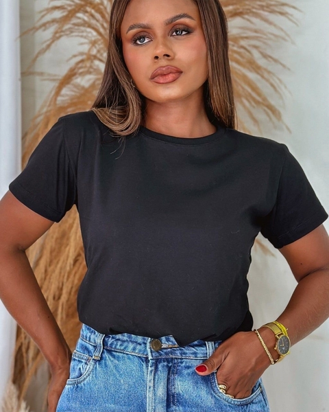 T-shirt básica preta