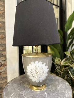 Lampara Flor Gris en internet