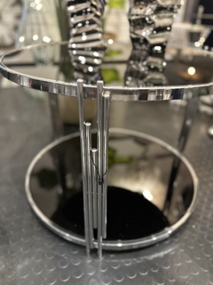 Mesa en acero y vidrio negro en internet