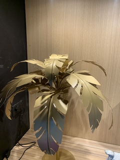 Lámpara de mesa Palmera dorada en internet
