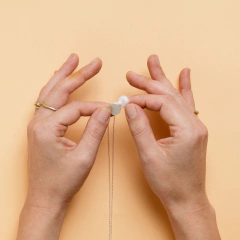 Imagem do KIT MÃE: DIFUSOR PESSOAL BOLINHA + ÓLEO ESSENCIAL DE LARANJA