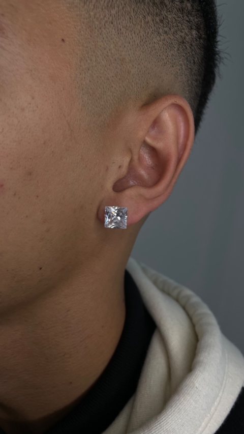 Brinco zircônia 10mm quadrado