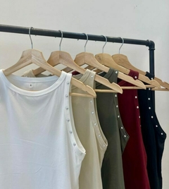 Musculosa tachas - comprar online