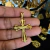 PINGENTE CRUCIFIXO SOBREPOSTO (M) 3,2X2,5CM BANHADO A OURO 18K na internet
