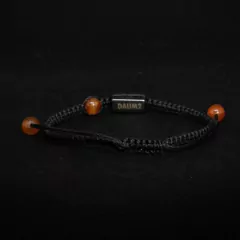 Pulseira de Macramê Preta com Pedra Ágata Fogo na internet