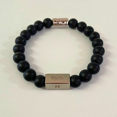 Pulseira de Pedras Onix com Berloque Força, Foco, Fé e Coragem - comprar online