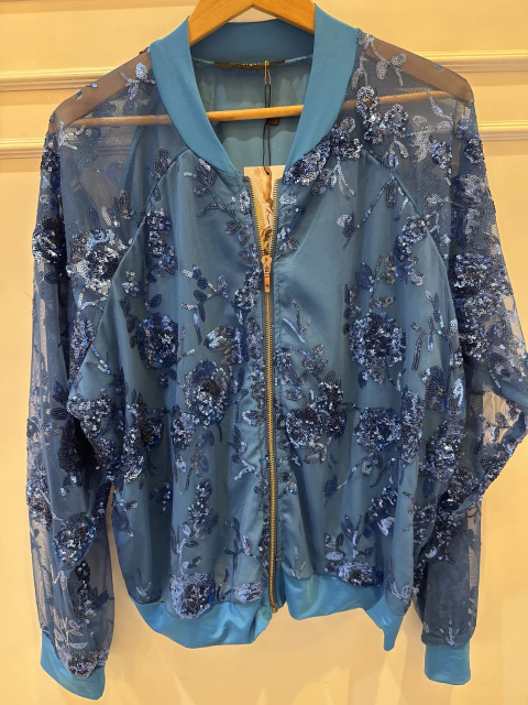 Campera bomber bordada con lentejuelas