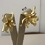 Brinco Flor Trabalhada Fosca Semijoia - comprar online