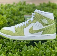 JORDAN 1 MID "GREEN PYTHON" en internet