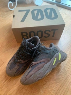 YEEZY 700 "MAUVE" en internet