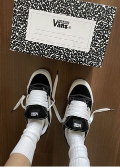 VANS KNU SCHOOL “BLACK WHITE” en internet