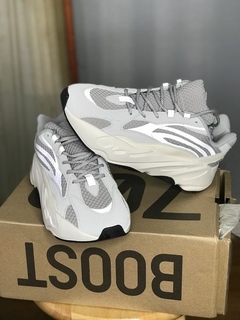 YEEZY 700 V2 "STATIC" en internet