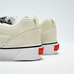 VANS KNU SCHOOL “MARSHMALLOW WHITE” en internet