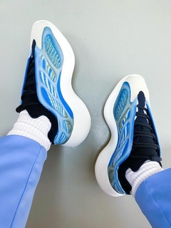 YEEZY 700 V3 "AZARETH" - comprar online