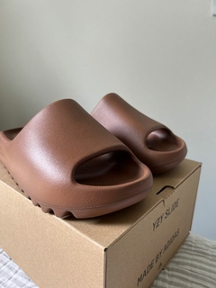 YEEZY SLIDE "FLAX" en internet