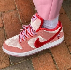 NIKE SB DUNK "STRANGELOVE" en internet