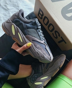 YEEZY 700 "MAUVE" - comprar online