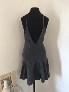 VESTIDO DECOTE COSTAS CINZA ESPAÇO FASHION - TAMANHO M - Newold Aquisição Brechó RJ