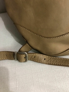 MOCHILA DE COURO ANTONELLA - BEGE na internet