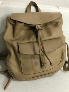 MOCHILA DE COURO ANTONELLA - BEGE
