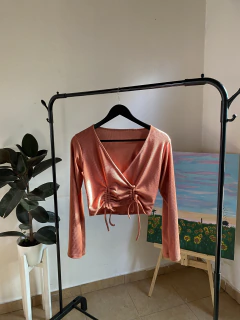 Remera larga en internet