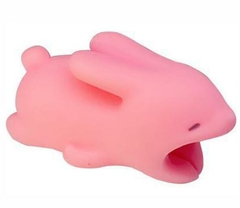 Protetor de cabos em formato de animal na internet