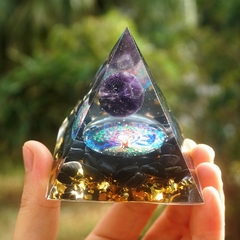 Pirâmide de orgonite geradora de energia - peça decorativa e de meditação na internet