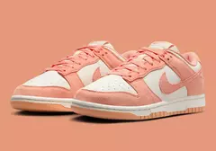 Nike Dunk Low.
