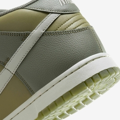 Nike Dunk Mid Dark Stucco en internet