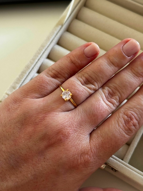 Anel solitário quadrado