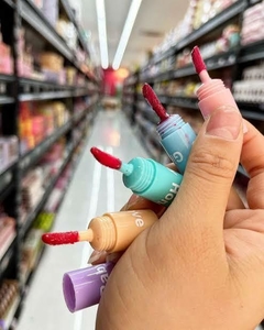 Lip gloss 4 em 1 new Miss Betty